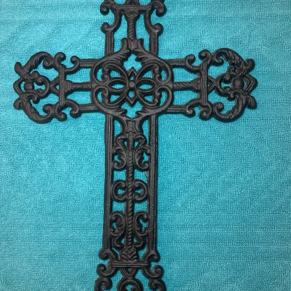 Cast Iron Rustic Cross - Picture 2 of 2